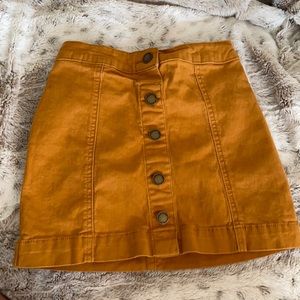 hi! selling a never worn skirt!